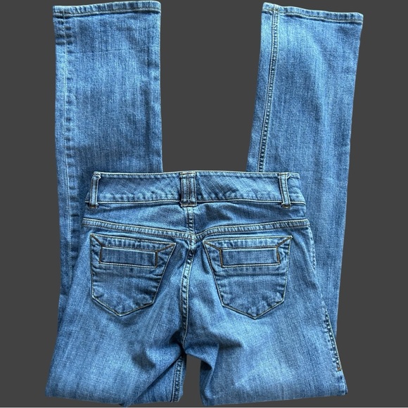 CAbi Denim - EUC CAbi Jeans Style 347 Lou Lou Classic Casual Denim Light Wash Women’s Size 4